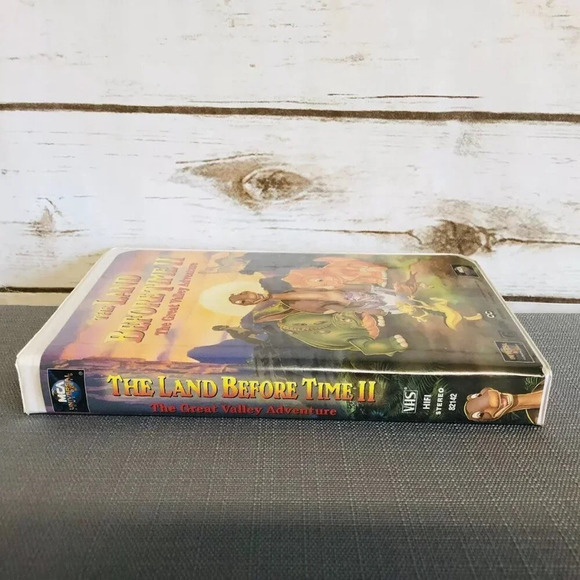 THE LAND BEFORE TIME II Valley Adventure VHS Home Video Tape Clamshell Case - Picture 3 of 8